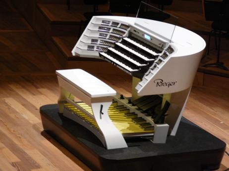 console-orgue-philharmonie de paris.JPG